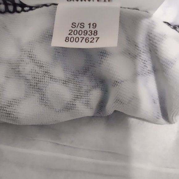 TITLE NINE ATHLETIC BLUE AND WHITE ABSTRACT PRINT, SPORTY SLINKY COOL TECH DRESS - Picture 8 of 8